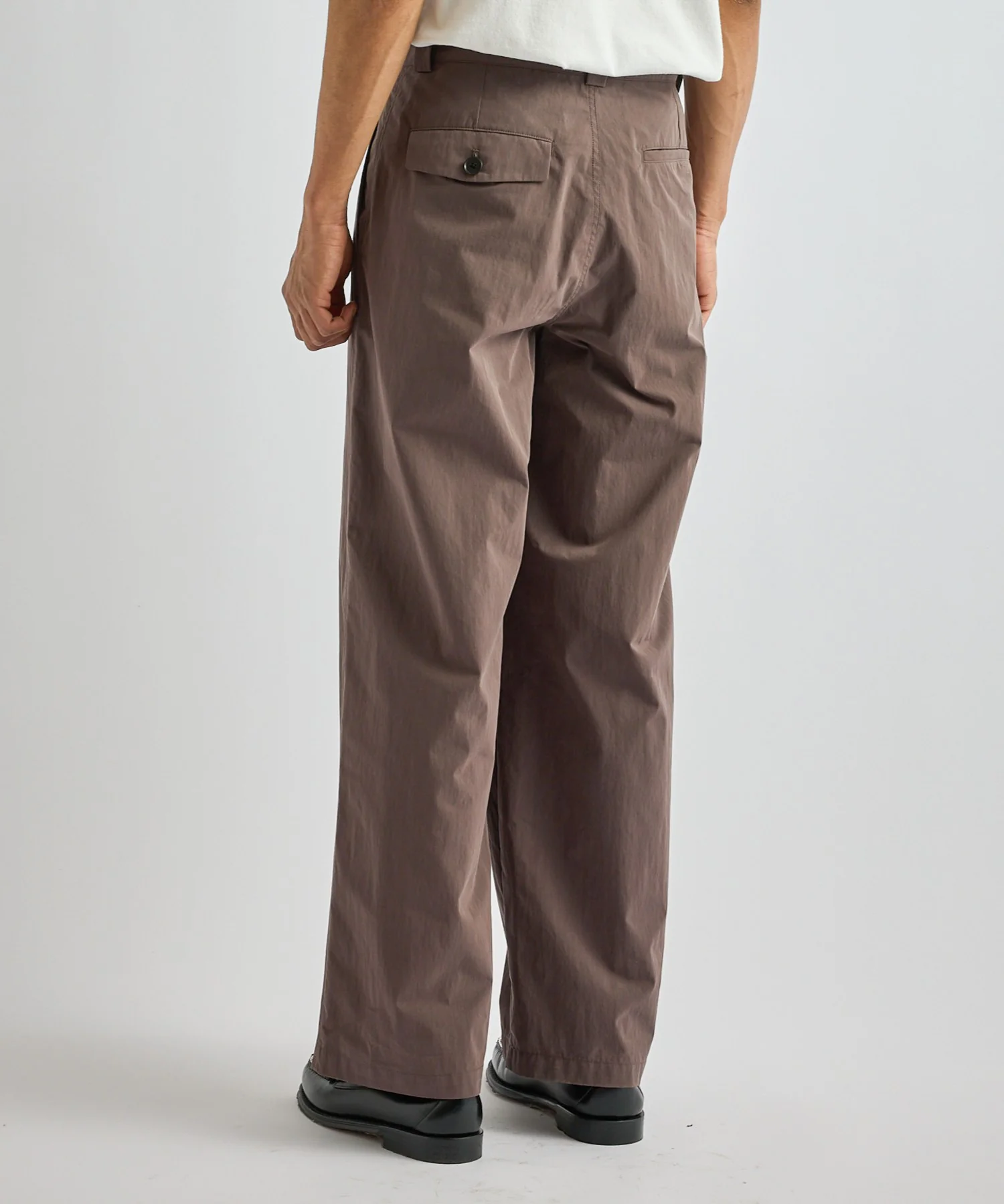 George Wide Two Tuck Pant - Image 3
