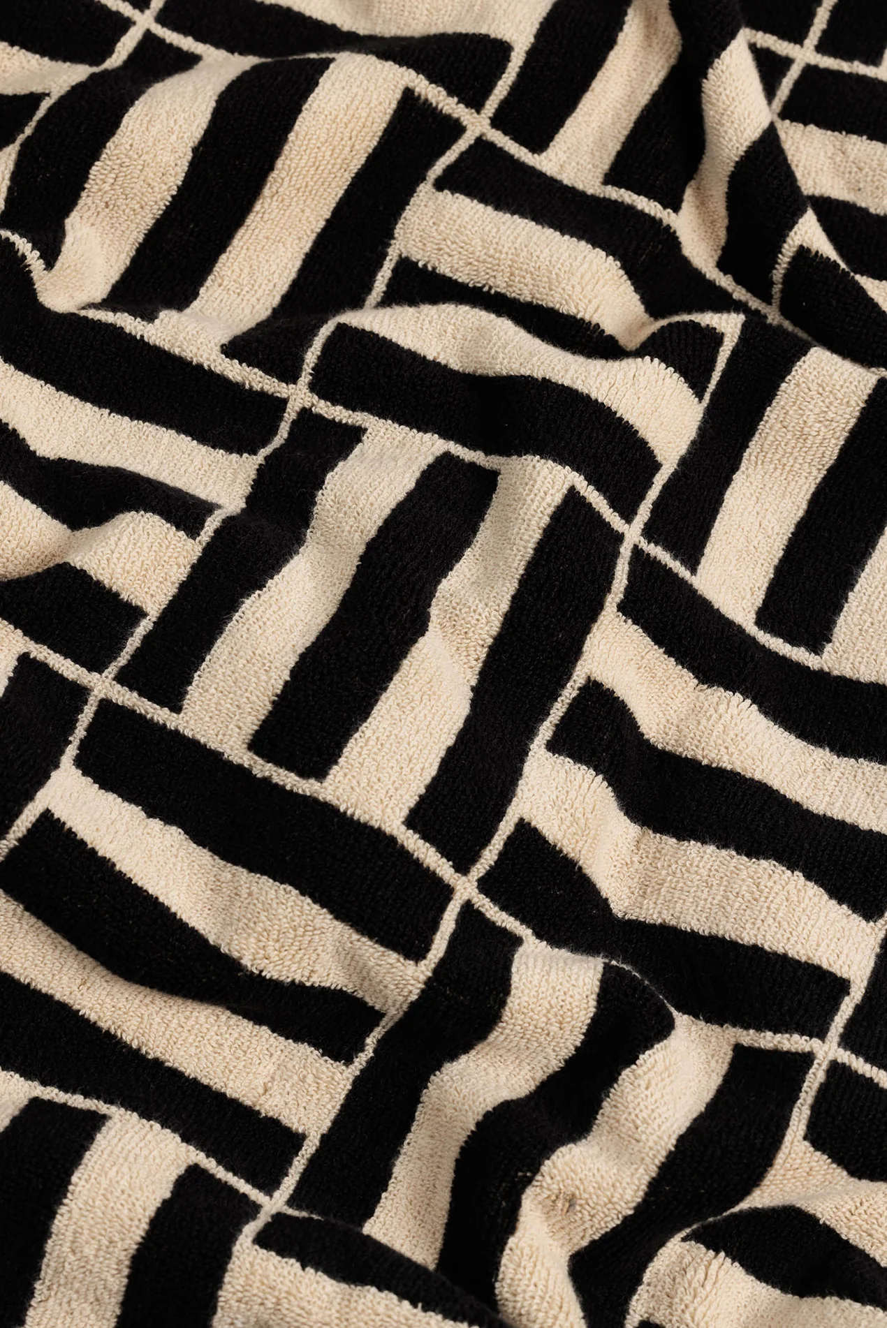 Willis Pool Towel - Image 3